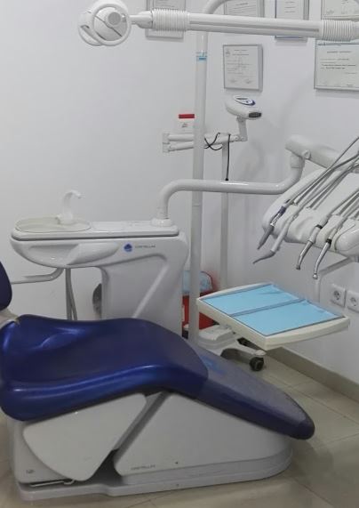 Implantes dentales en Málaga Clínica dental Las Palmeras Benalmádena
